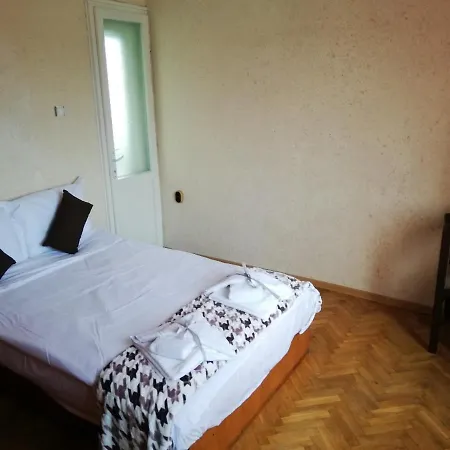 2-bedroom Downtown Apartment *